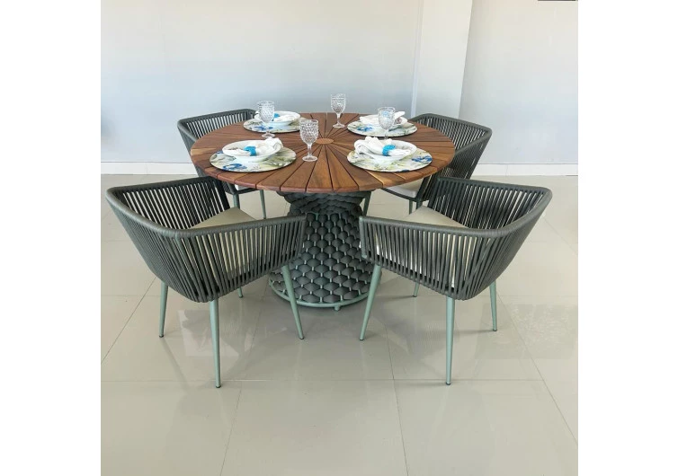 Mesa com Tampo em Cumaru com Quatro Cadeiras Roma - Conjunto Roma