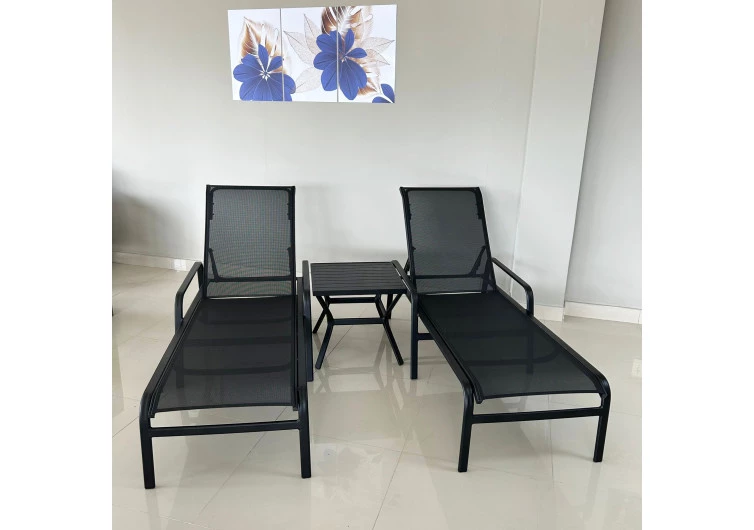 Duas Espreguiçadeiras Maresias com Mesa de Apoio Quadrada