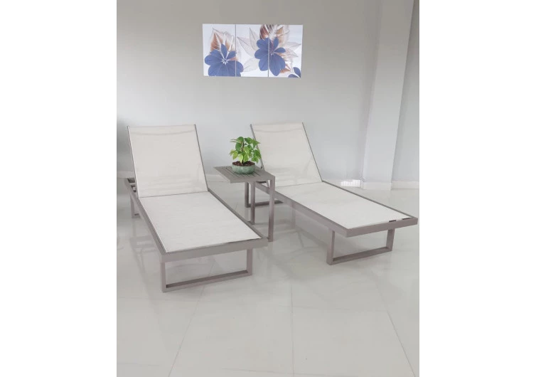 Duas Espreguiçadeiras Ipanema com Mesa de Apoio