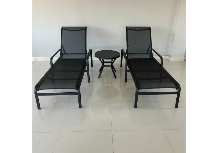 Duas Espreguiçadeiras Maresias com Mesa de Apoio Redonda
