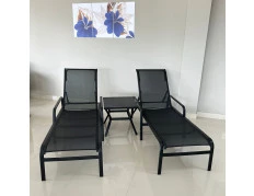 Duas Espreguiçadeiras Maresias com Mesa de Apoio Quadrada