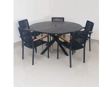 Mesa com 1,5m de diâmetro com Pé em X com Cinco Cadeiras Joaquina - Conjunto Joaquina