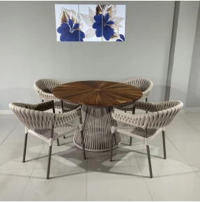 PEÇA ÚNICA - Mesa com Tampo em Cumaru com Quatro Cadeiras Madri - Conjunto Madri