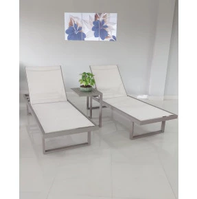 Duas Espreguiçadeiras Ipanema com Mesa de Apoio