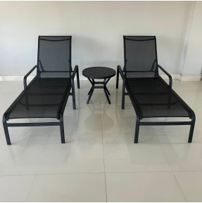 Duas Espreguiçadeiras Maresias com Mesa de Apoio Redonda